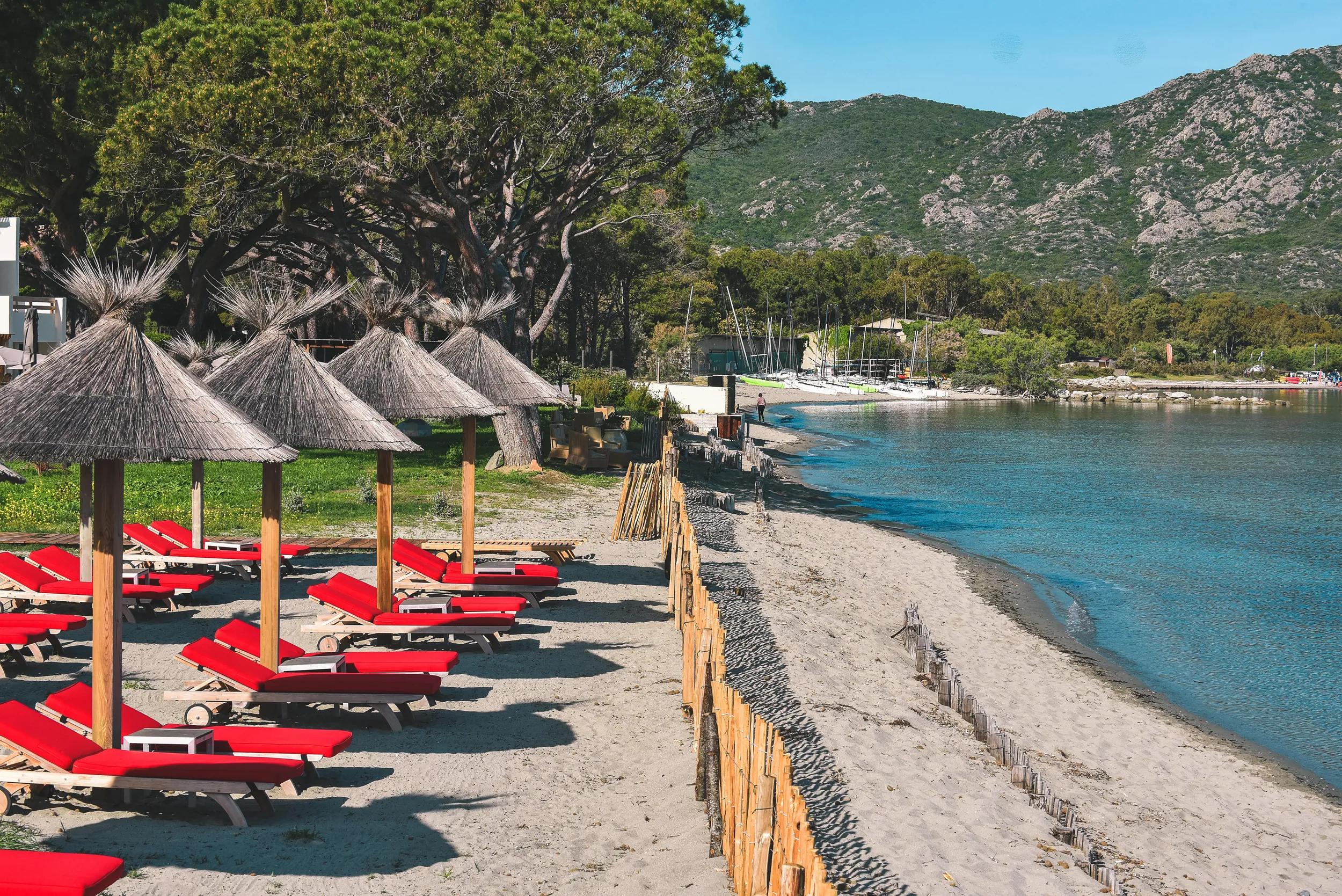 Transat disponible dans notre plage privative à Saint-Florent