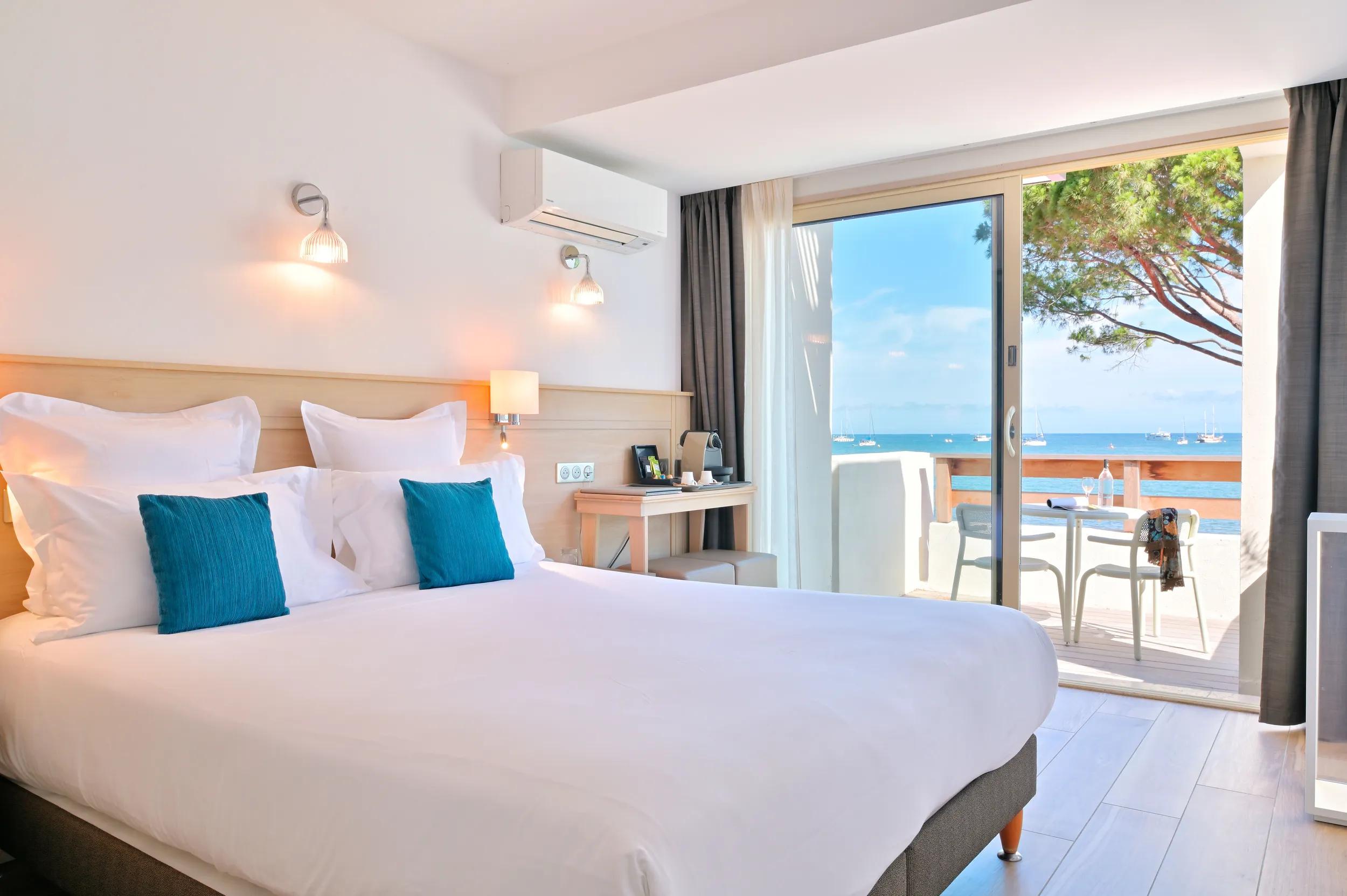 Chambre avec vue sur la mer à l'hôtel La Roya