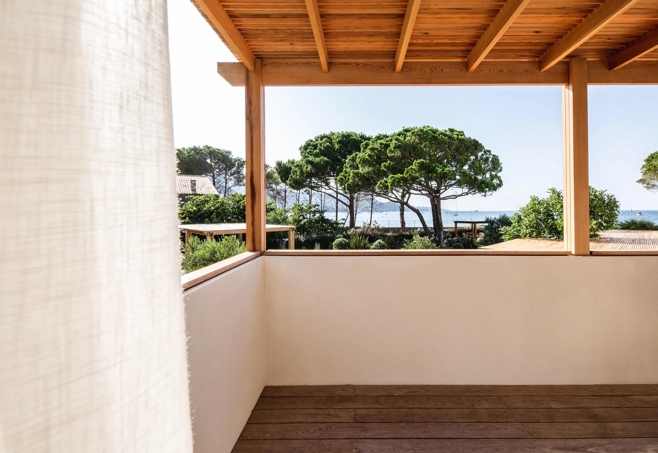 Chambre avec balcon pour profiter de la vue de Saint-Florent